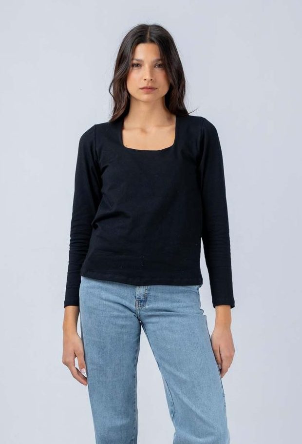 Remera Nuvi negra