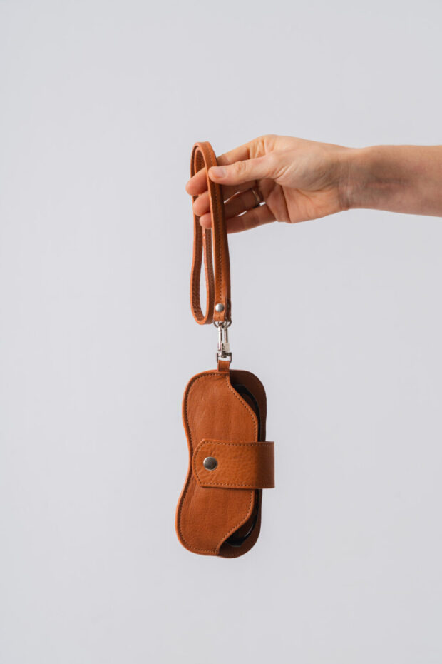 porta lentes camel